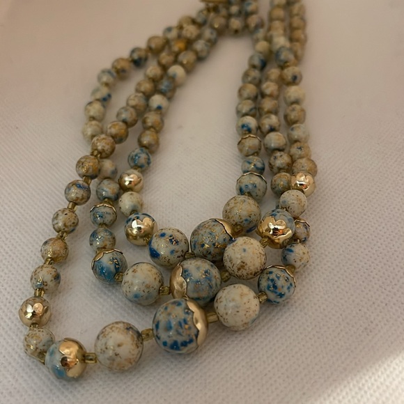 Multi color beaded Necklace - Picture 2 of 4